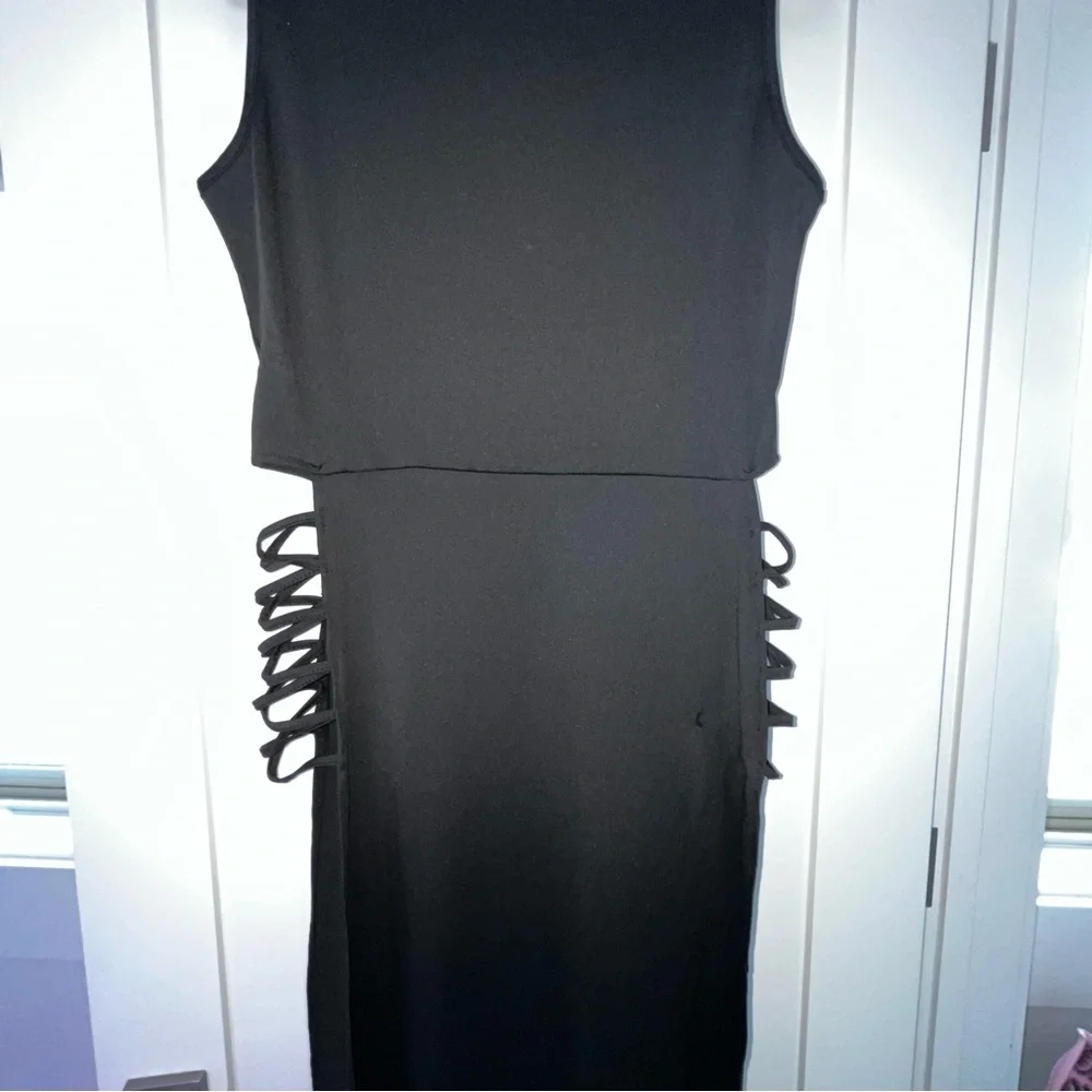 Sleeveless Open Sided Maxi Black Dress - Picture 14 of 15